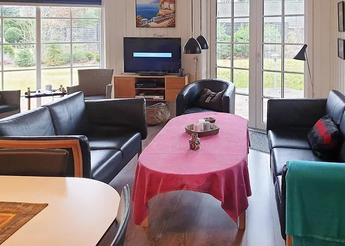 8 Person In Logstor-by Traum *